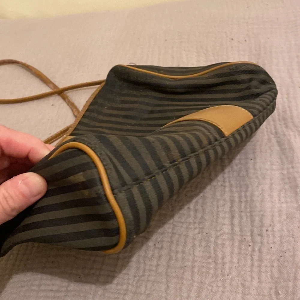 FENDI VINTAGE MADE IN ITALY BAG . - Picture 13 of 15